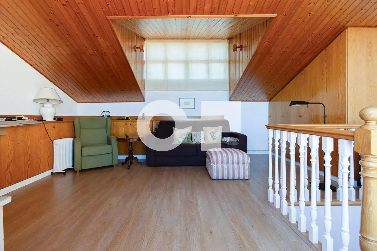 Sala d'estar de Casa adosada en venda en Sant Just Desvern amb Aire condicionat, Calefacció i Parquet