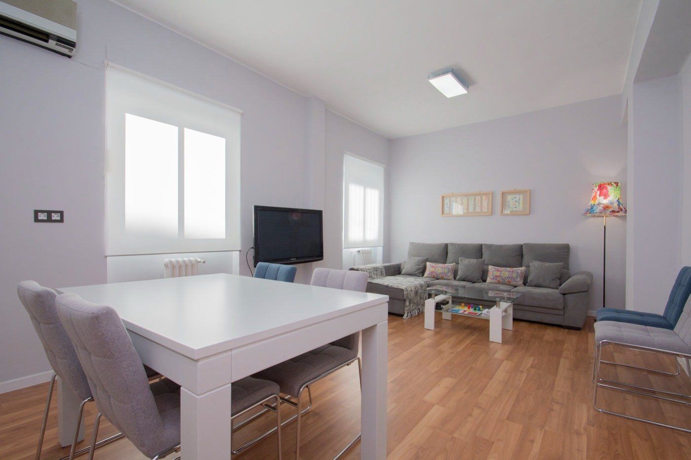 Living room of Flat for sale in  Granada Capital  with Air Conditioner, Heating and Balcony