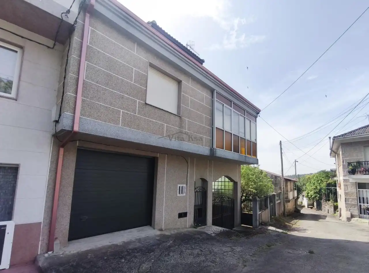 Vista exterior de Casa o xalet en venda en Xunqueira de Ambía amb Calefacció, Jardí privat i Moblat