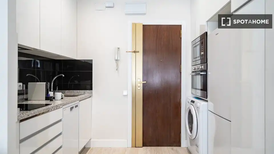 Cocina de Piso de alquiler en Madrid con Aire acondicionado, Calefacción y Amueblado