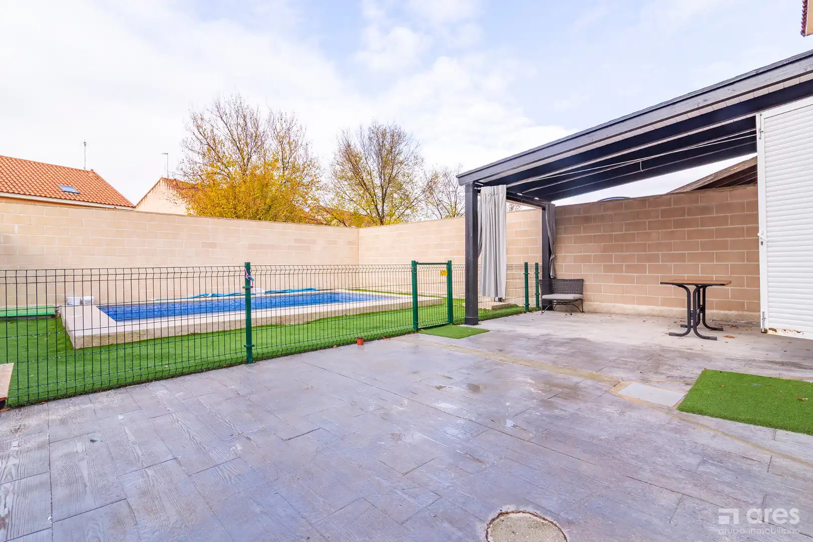 Swimming pool of Detached homes for sale in El Viso de San Juan  with Air Conditioner, Heating and Private garden