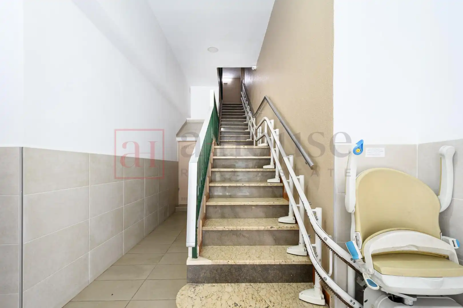 Flat for sale in Barcelona  with Air Conditioner, Heating and Private garden
