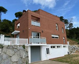 Vista exterior de Casa o xalet de lloguer en Arenys de Munt amb Aire condicionat, Calefacció i Jardí privat