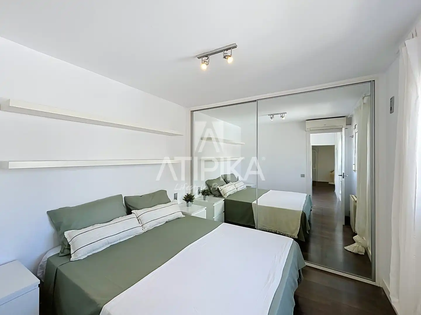 Schlafzimmer von Dachboden zur Miete in Barcelona mit Klimaanlage, Heizung und Terrasse