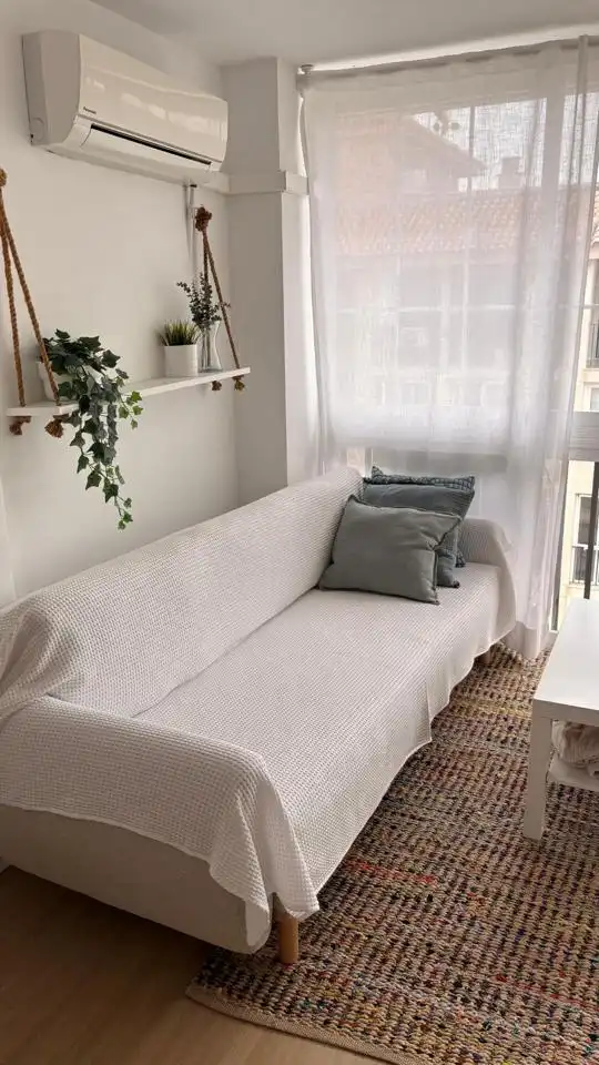 Wohnzimmer von Wohnung zur Miete in Benicasim / Benicàssim mit Parkett und Gemeinschaftspool