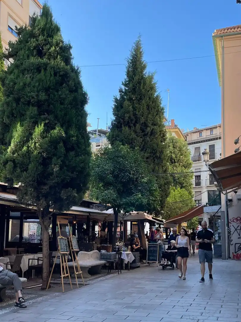 Vista exterior de Edificio en venta en Granada