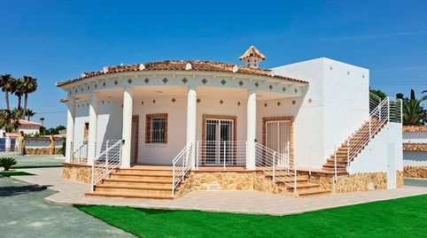 Villa independiente en Catral con 2.300 m² de parcela y gran privacidad