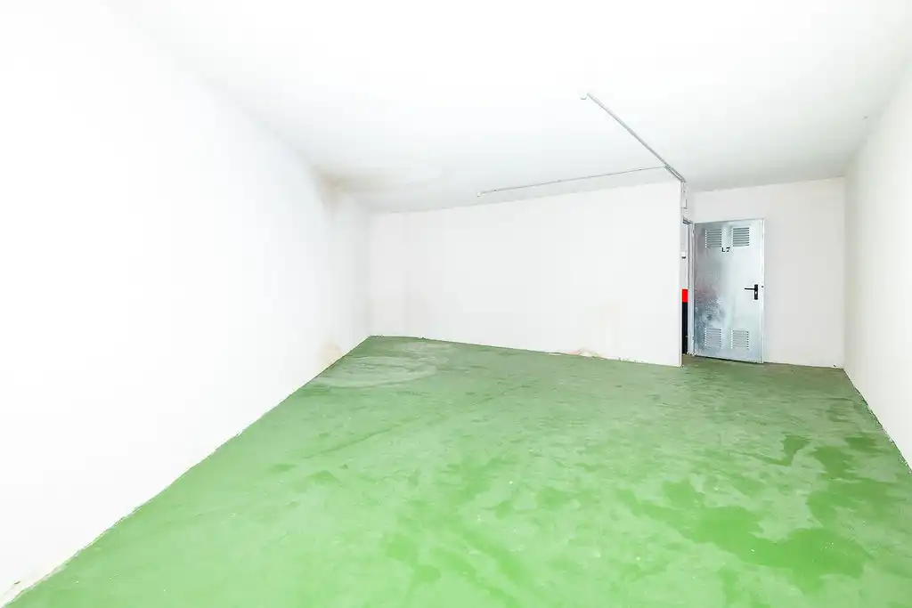 Garage for sale in Sopela