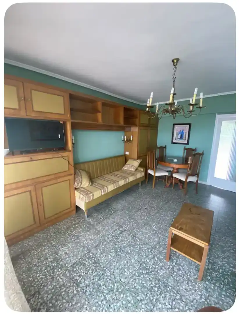 Sala d'estar de Pis de lloguer en Laredo amb Balcó