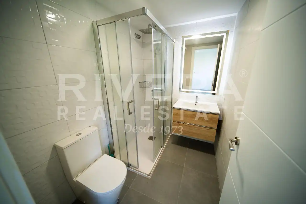Baño de Piso en venta en Sanxenxo con Calefacción y Terraza
