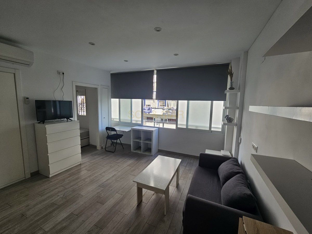 Sala d'estar de Apartament de lloguer en Torremolinos amb Aire condicionat, Calefacció i Traster