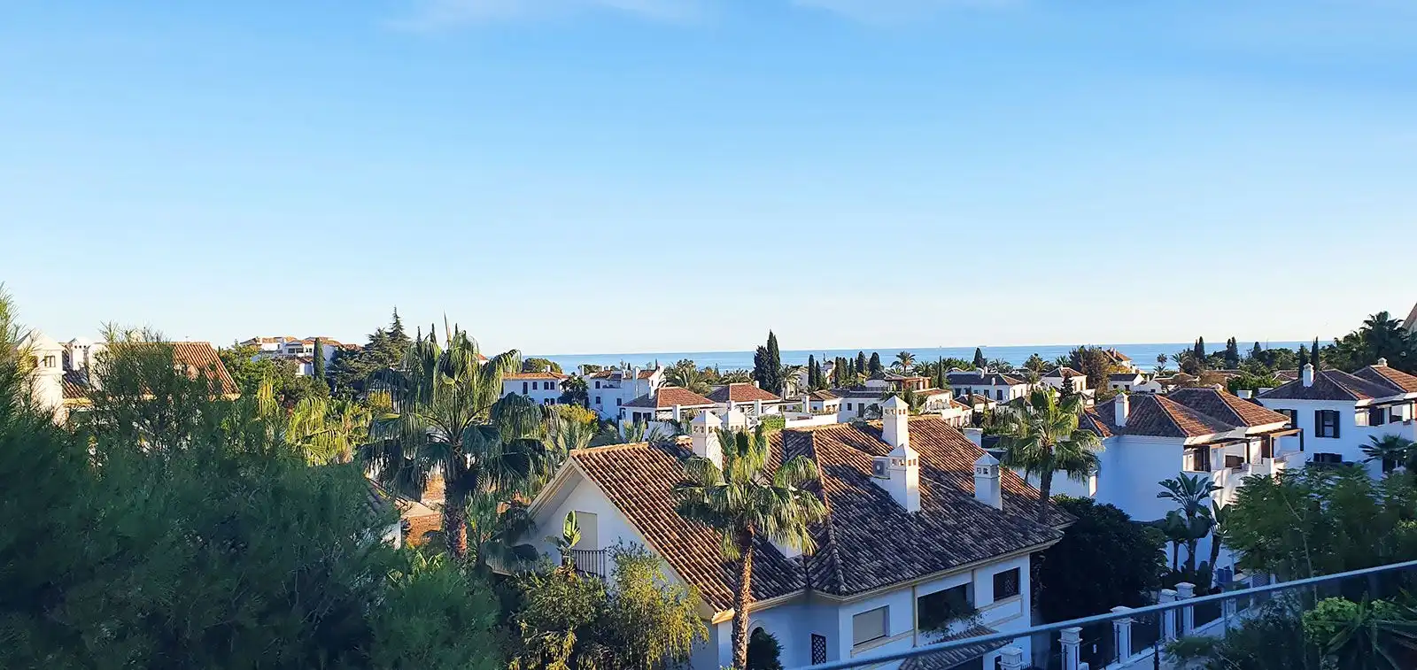 Außenansicht von Wohnungen zum Verkauf in Marbella mit Klimaanlage, Terrasse und Abstellraum