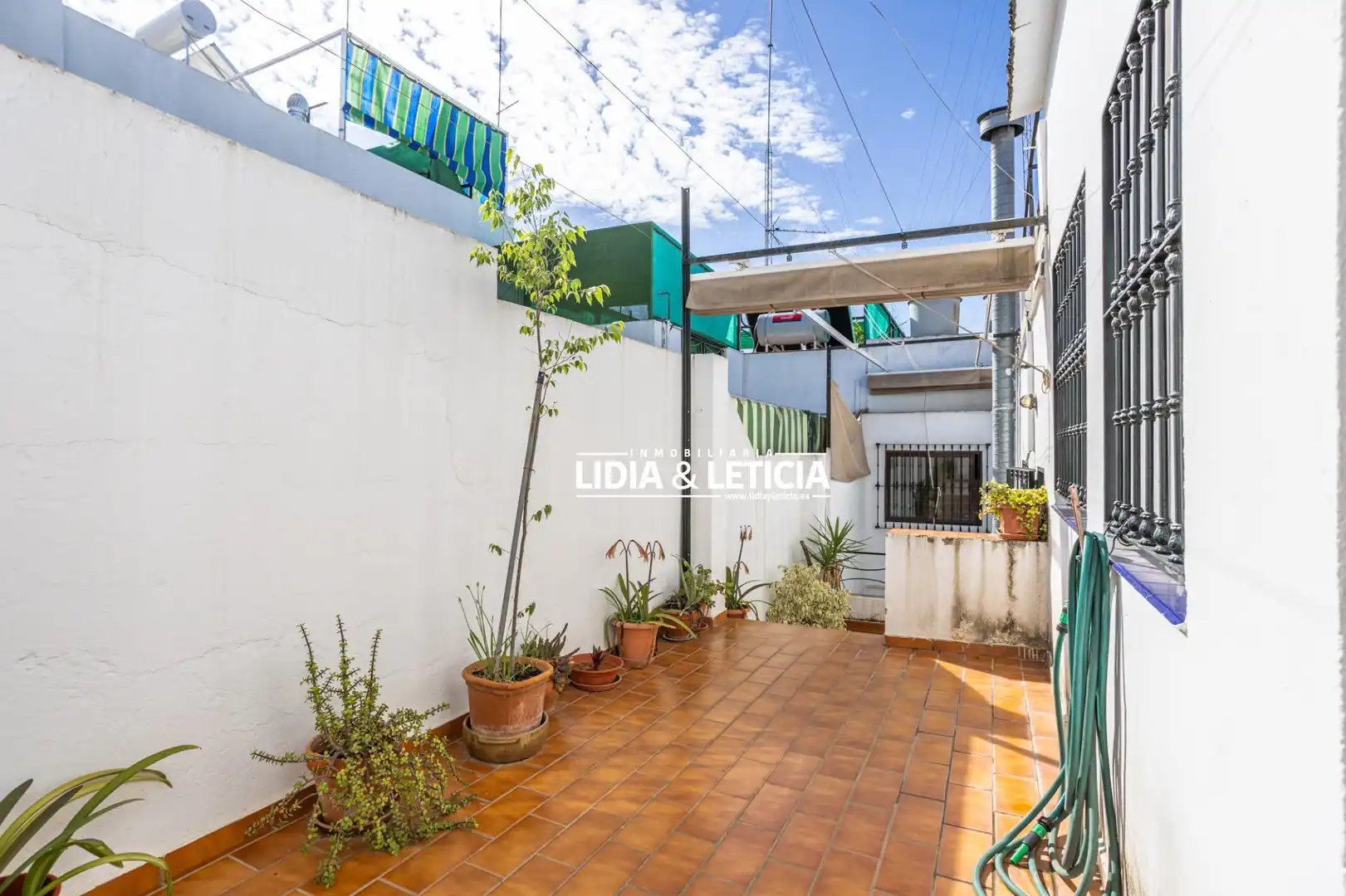 Vista exterior de Casa o xalet en venda en Alcalá de Guadaira amb Aire condicionat, Calefacció i Terrassa