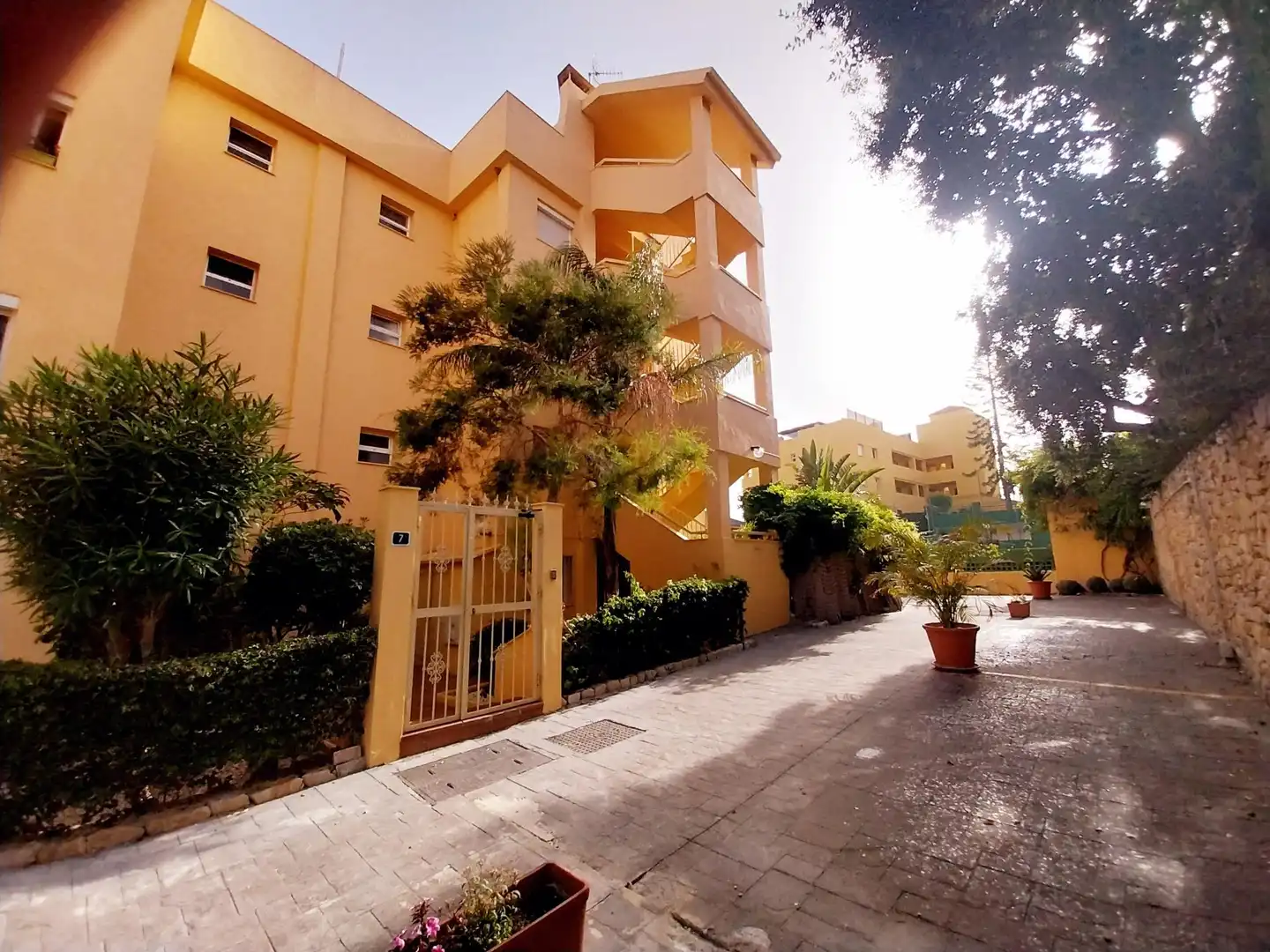Vista exterior de Àtic en venda en Mijas amb Aire condicionat, Calefacció i Jardí privat