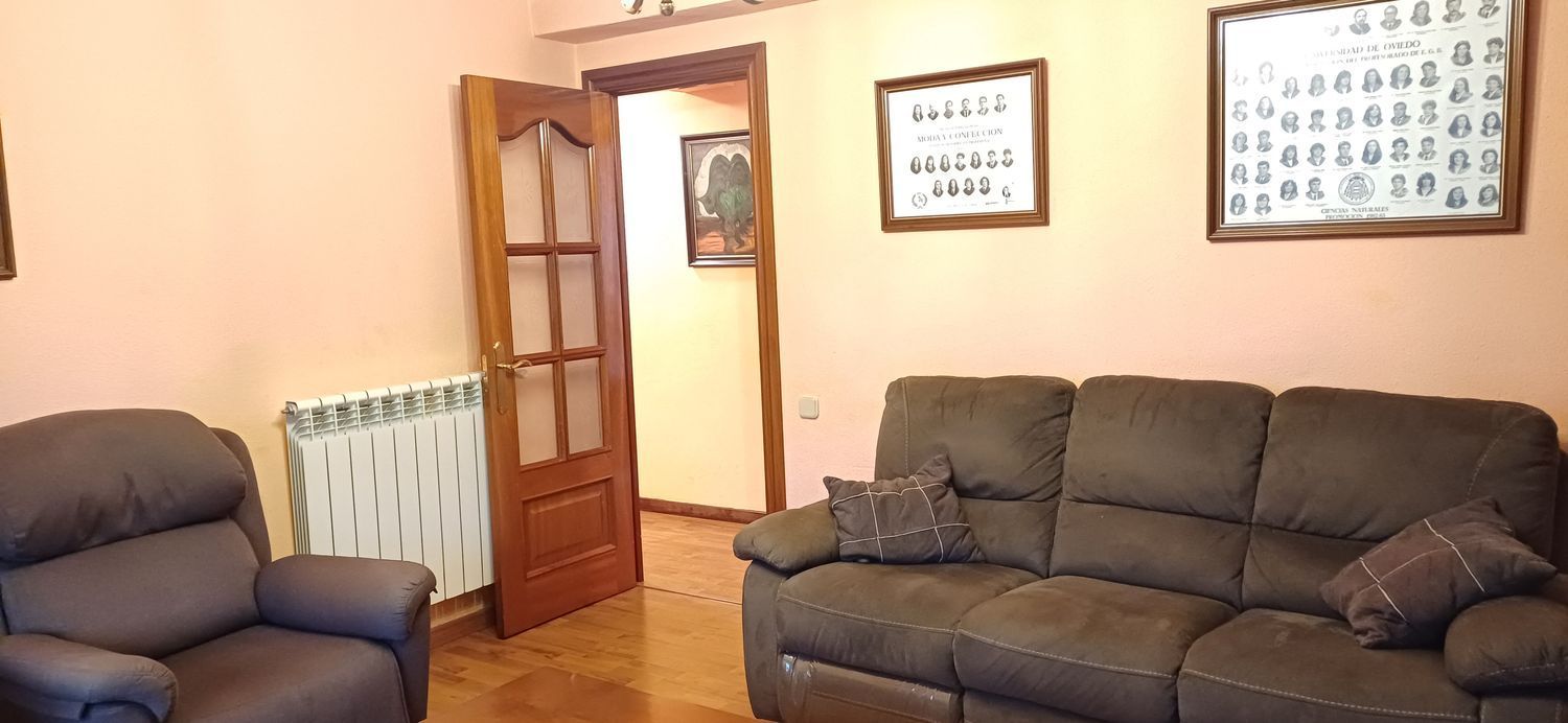 Sala d'estar de Pis en venda en Gijón  amb Calefacció i Piscina