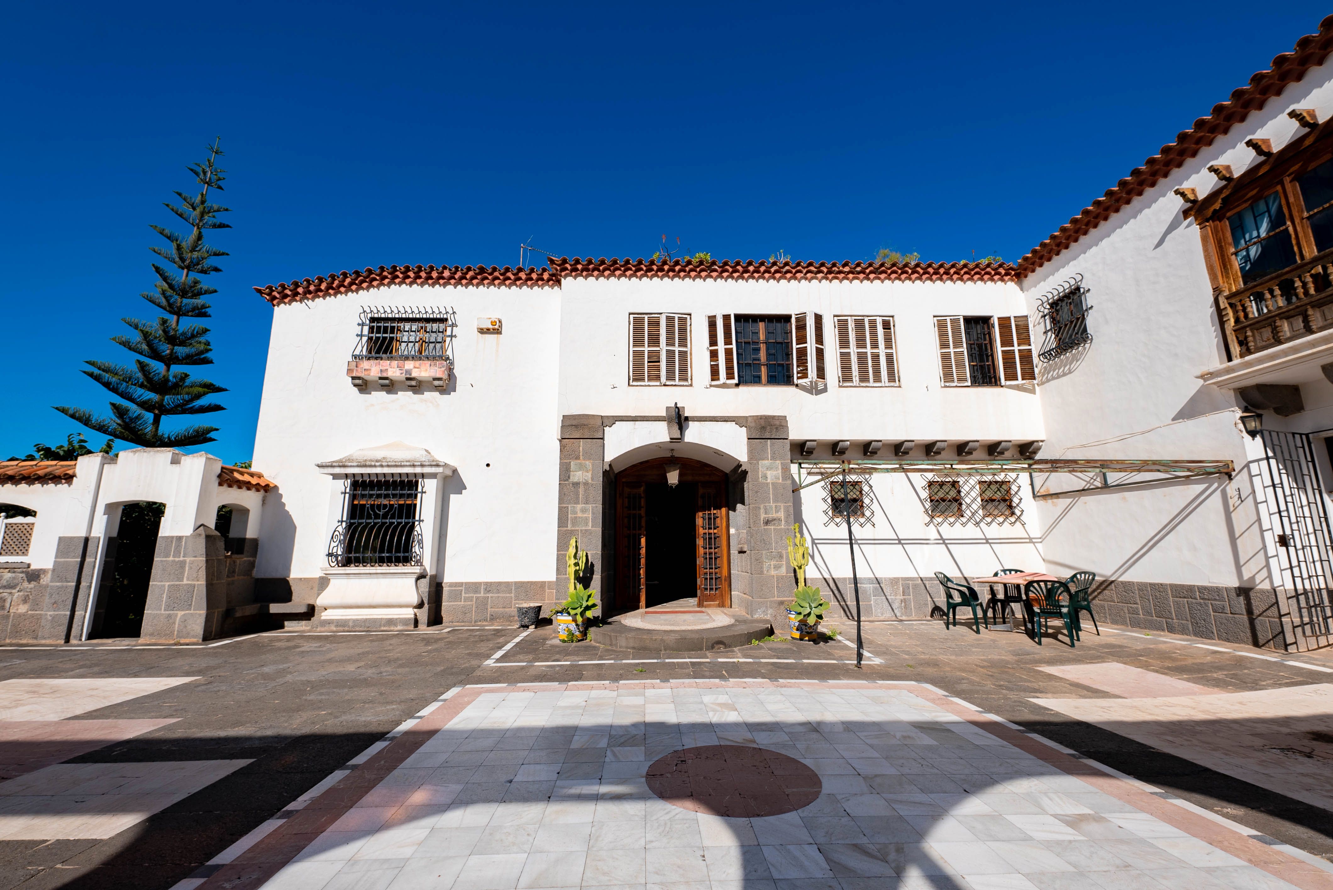 Vista exterior de Casa o xalet en venda en Las Palmas de Gran Canaria amb Terrassa, Traster i Piscina