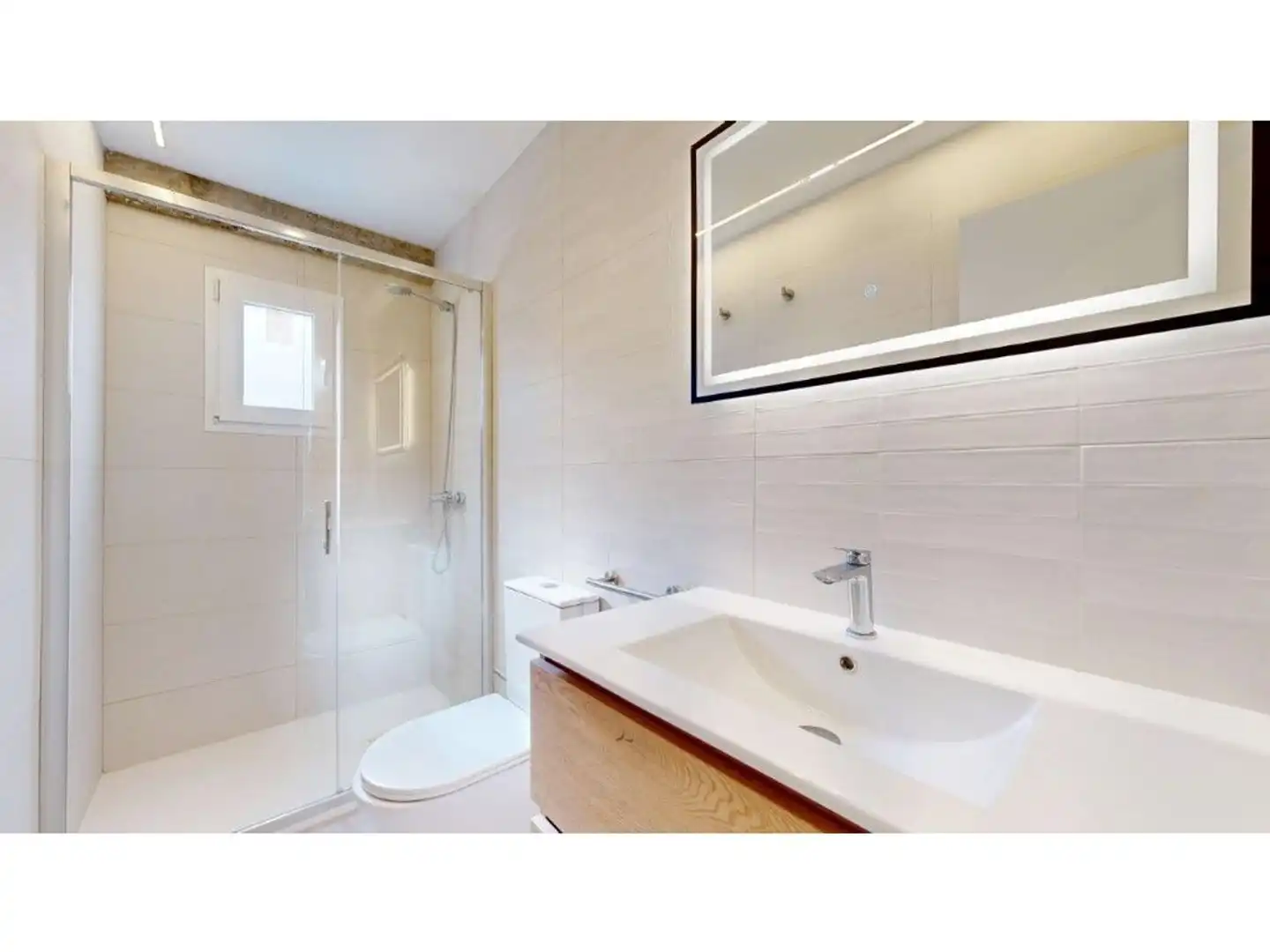 Baño de Piso en venta en Valencia con Aire acondicionado, Terraza y Amueblado