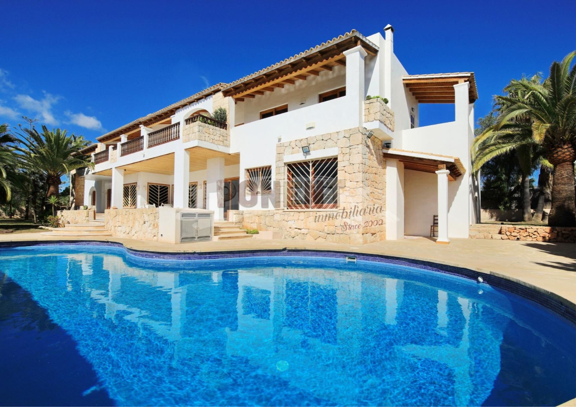 Vista exterior de Casa o xalet en venda en Sant Josep de sa Talaia amb Jardí privat, Terrassa i Traster