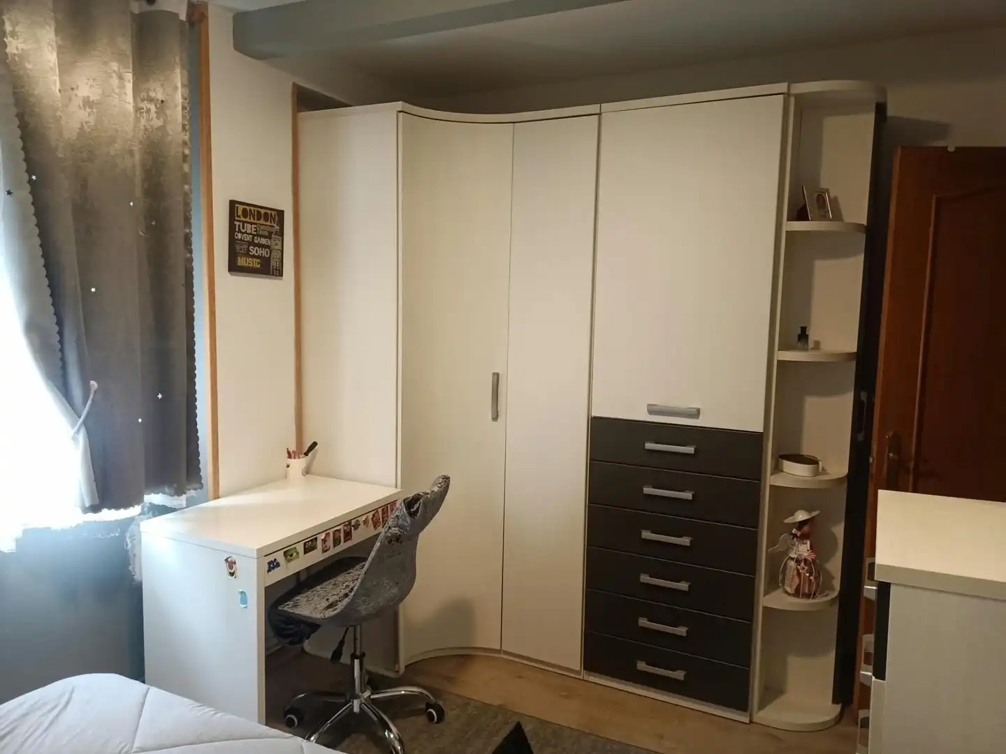 Bedroom of Flat for sale in Oeste