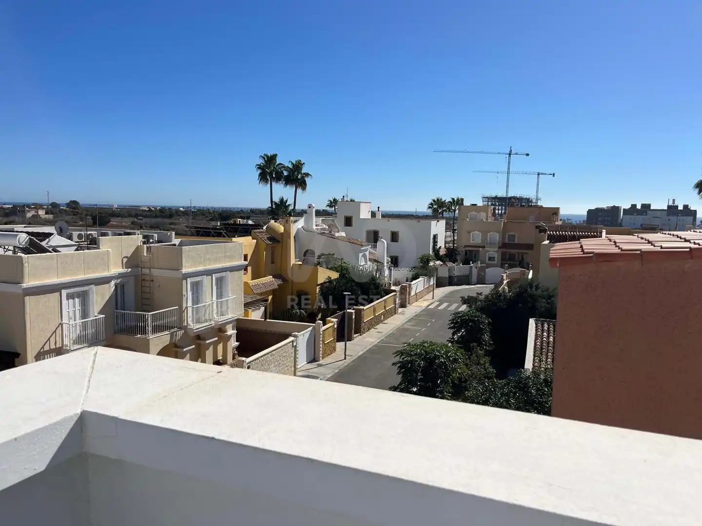 Vista exterior de Casa adosada en venta en Almería con Aire acondicionado, Calefacción y Terraza