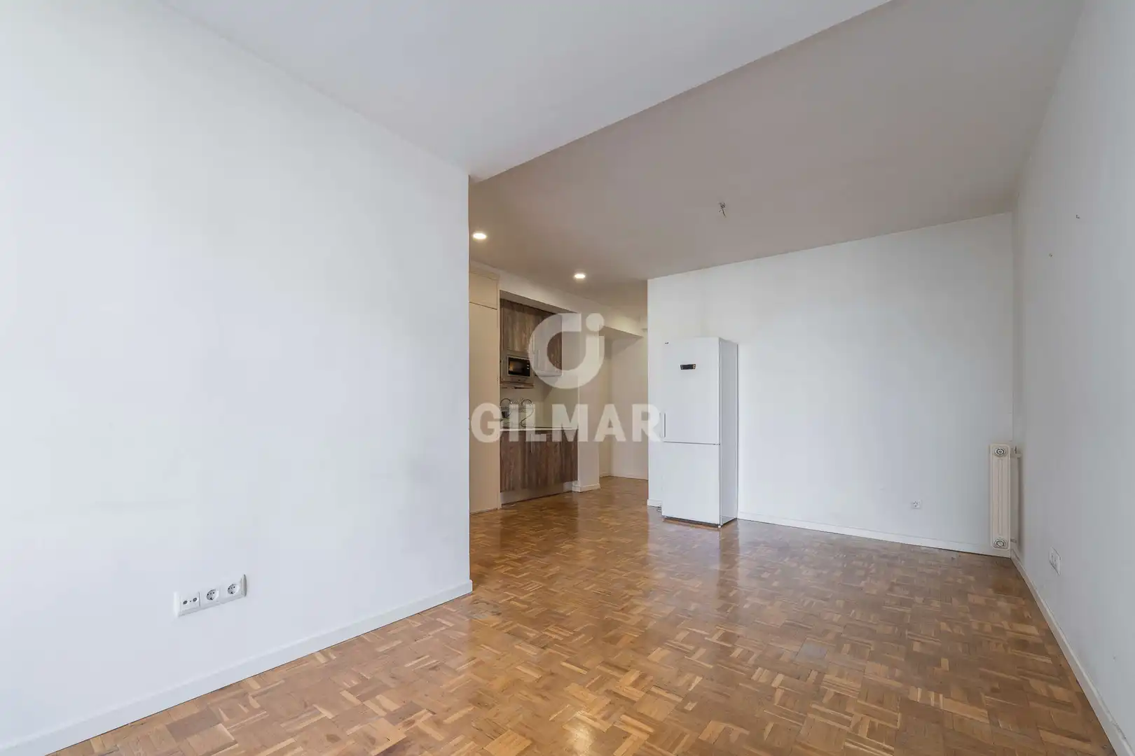 Sala de estar de Piso en venta en Madrid con Calefacción, Piscina y Balcón