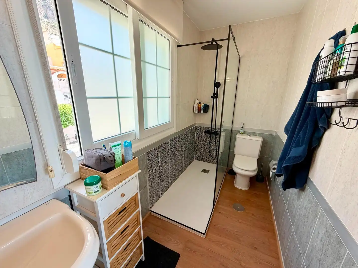 Baño de Casa adosada de alquiler en Roquetas de Mar con Aire acondicionado, Calefacción y Terraza
