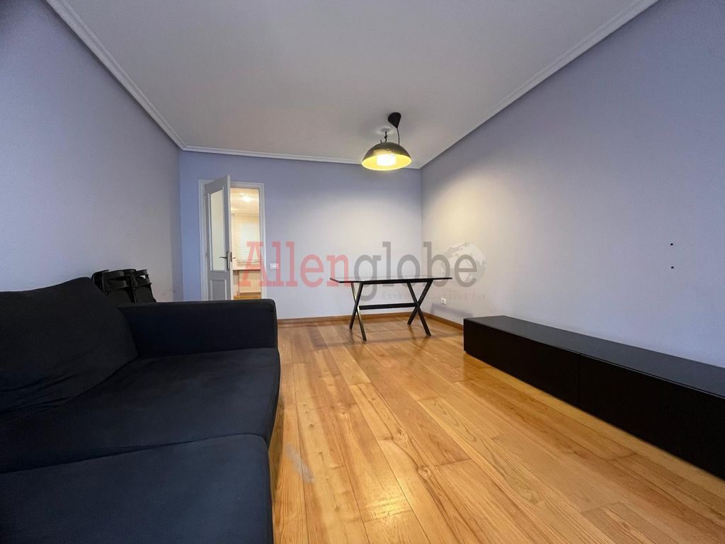 Sala de estar de Piso en venta en Oviedo  con Calefacción