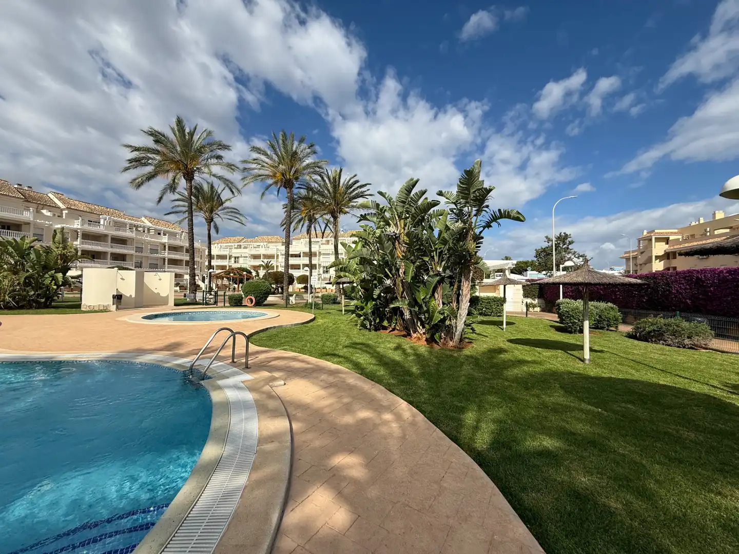 Piscina de Apartament en venda en Dénia amb Aire condicionat, Calefacció i Terrassa