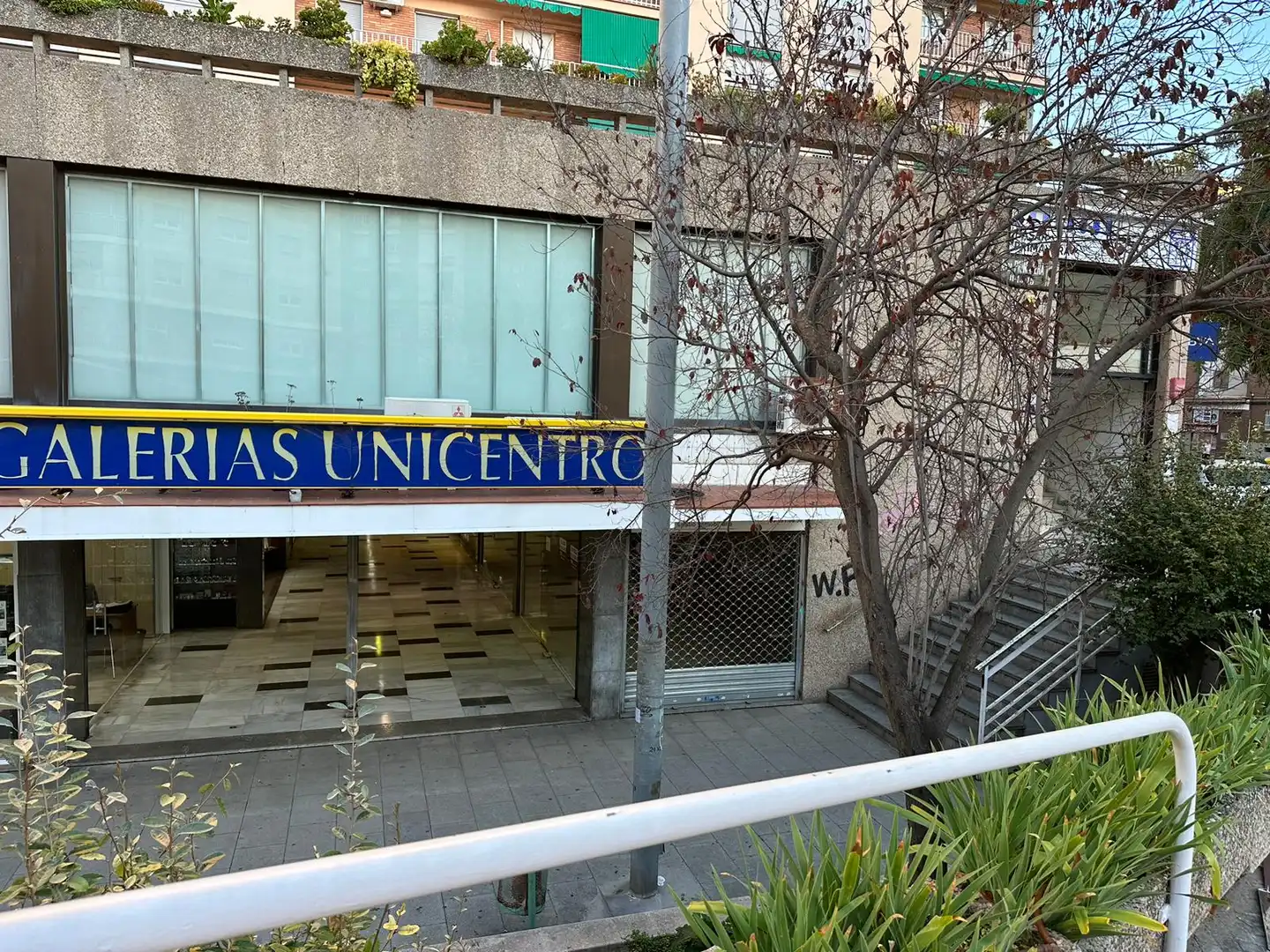 Locale commerciale in vendita a Avinguda de la Primavera