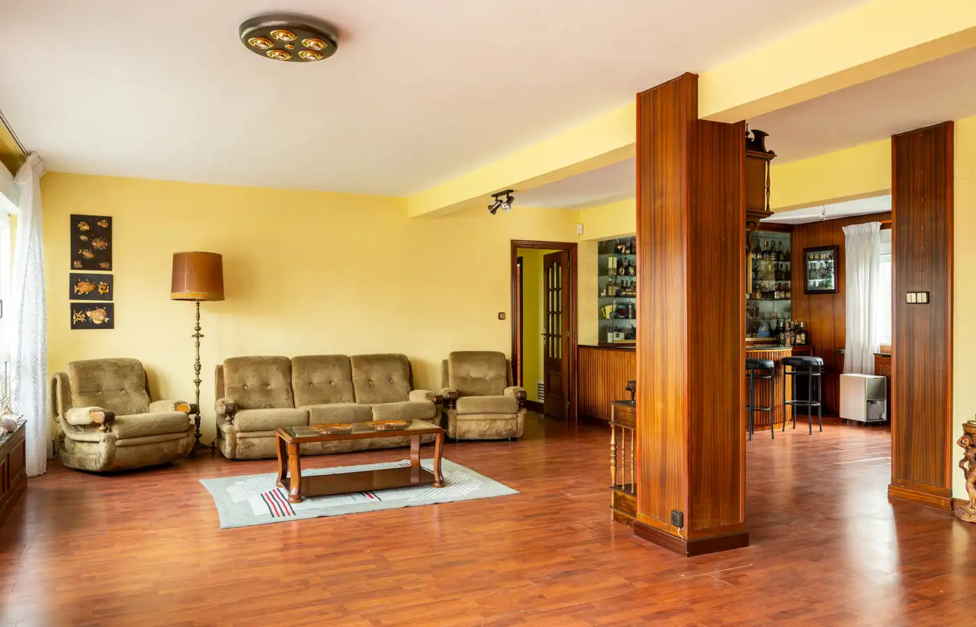 Sala d'estar de Casa o xalet en venda en Oleiros amb Calefacció, Jardí privat i Parquet