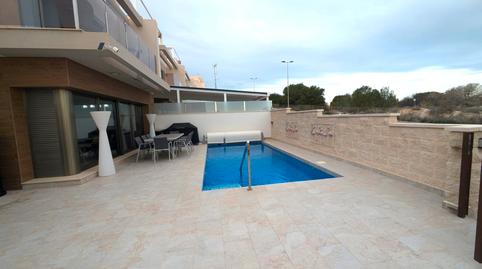 Foto 3 de Casa adosada en venda a Calle Nabucco, Los Almendros, Alicante