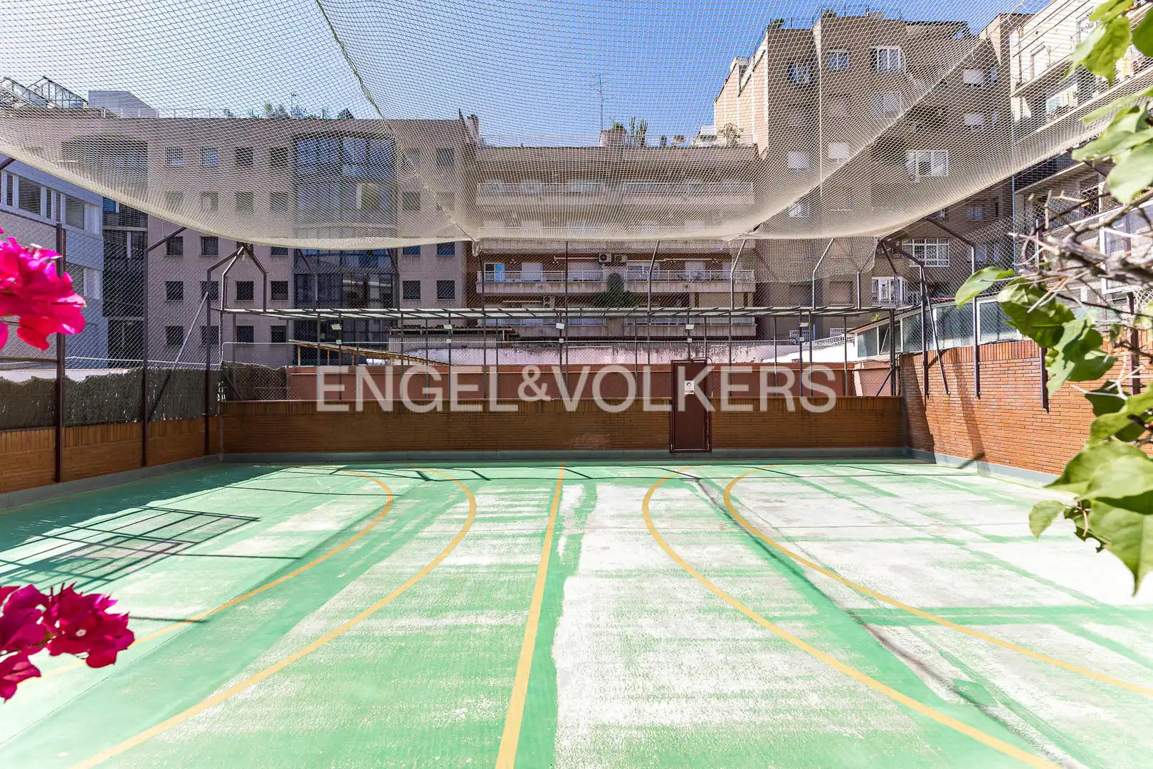 Exterior view of Attic for sale in Barcelona  with Air Conditioner, Heating and Private garden