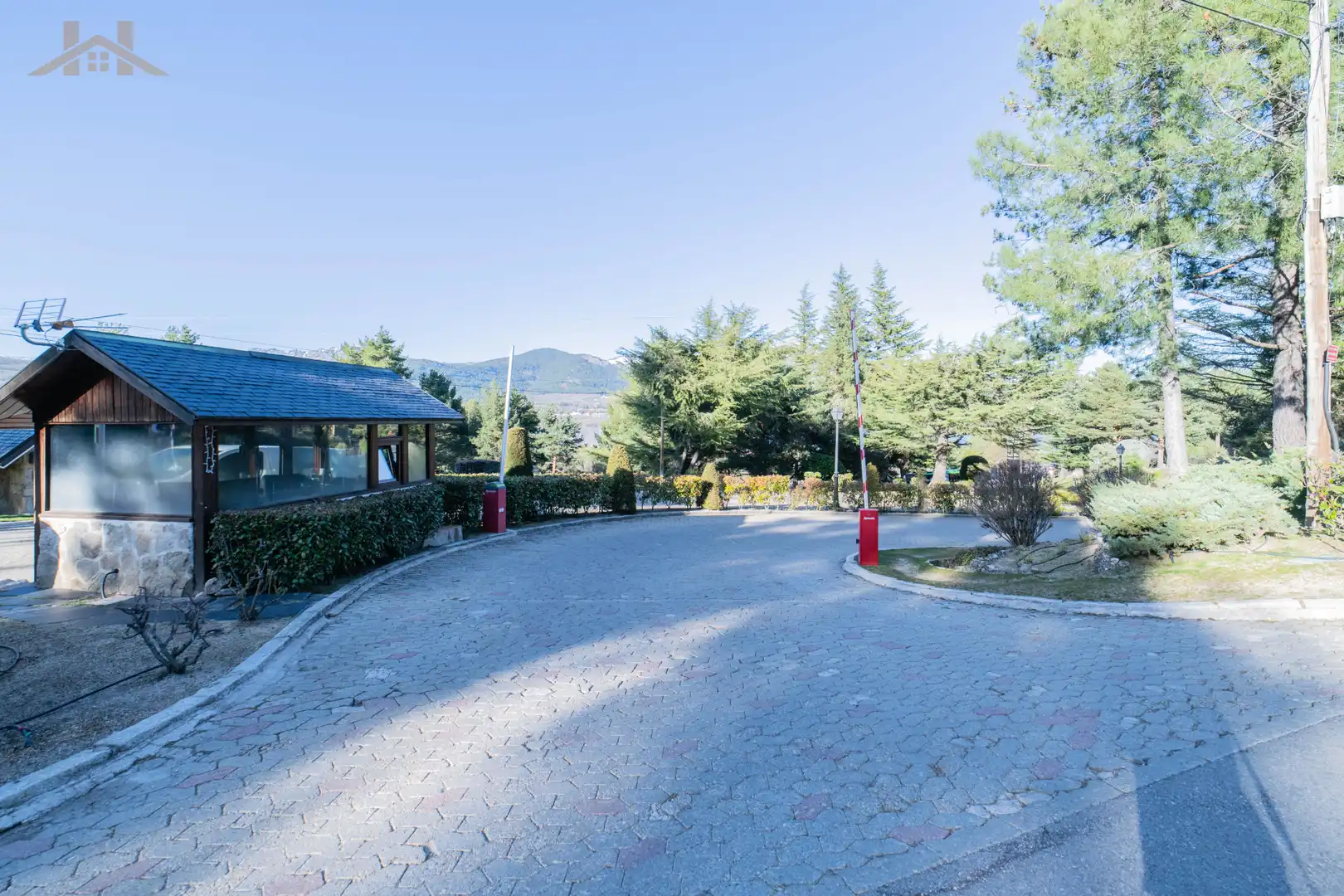 Parking de Casa o chalet en venta en Collado Mediano con Calefacción, Jardín privado y Piscina