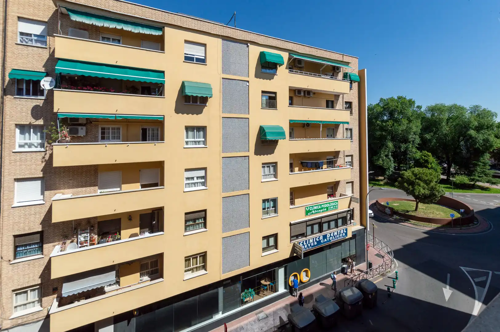 Vista exterior de Piso en venta en Alcalá de Henares con Calefacción, Parquet y Terraza