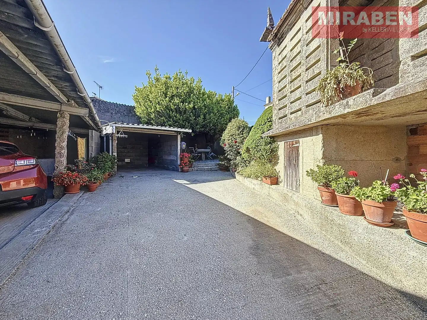 Vista exterior de Finca rústica en venda en Rianxo amb Calefacció, Jardí privat i Moblat