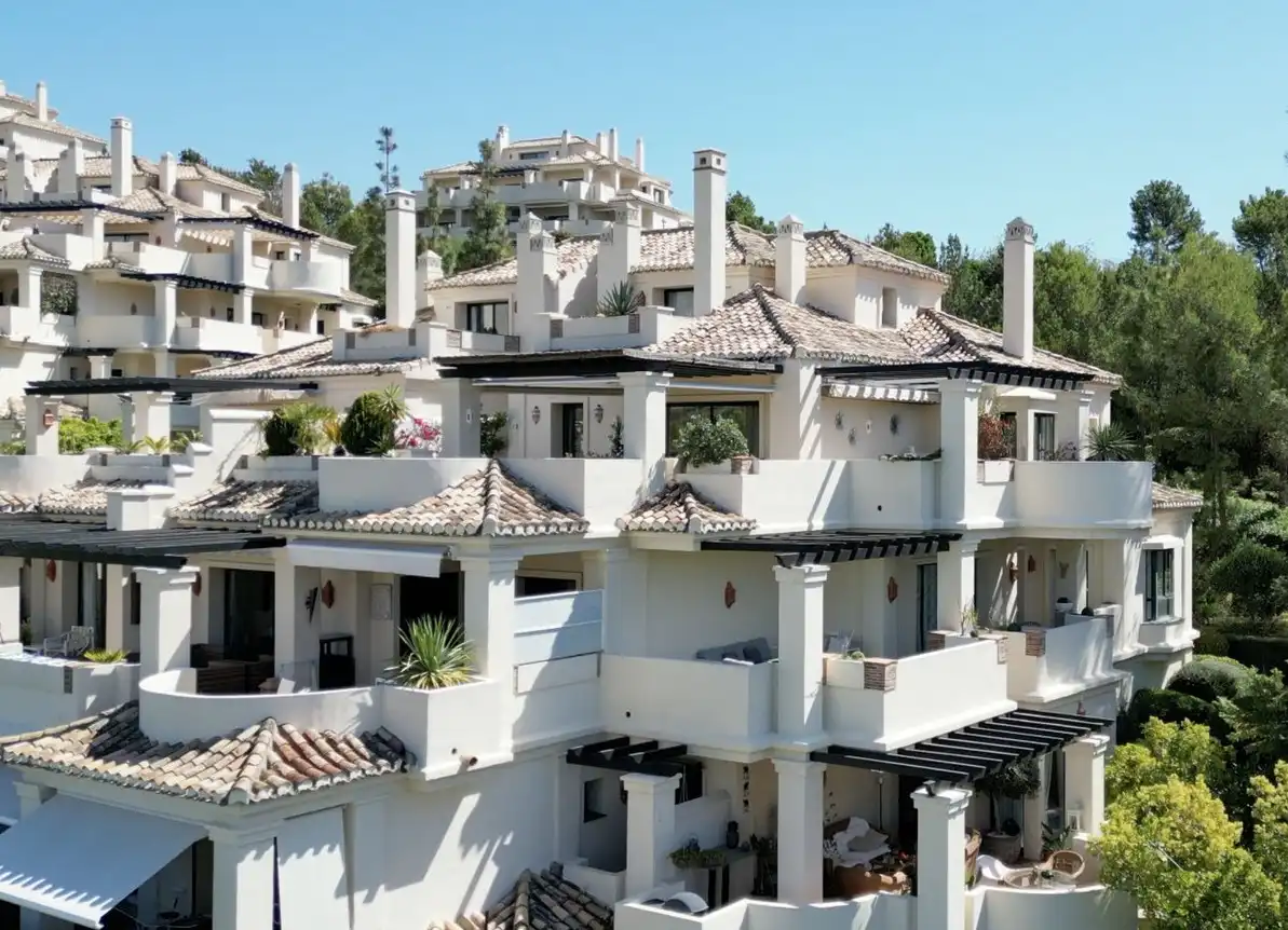 Vista exterior de Apartamento en venta en Benahavís con Aire acondicionado, Calefacción y Jardín privado