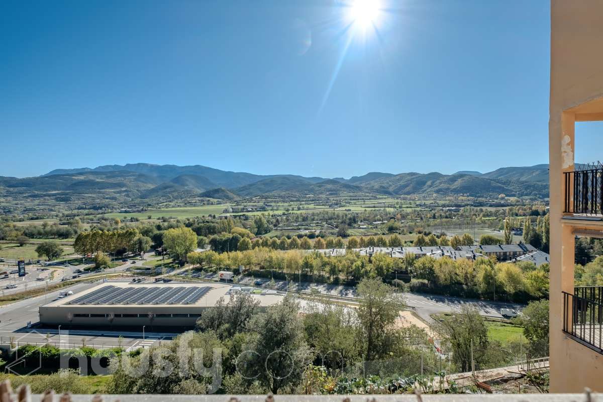 Vista exterior de Pis en venda en Les Valls de Valira amb Calefacció i Traster