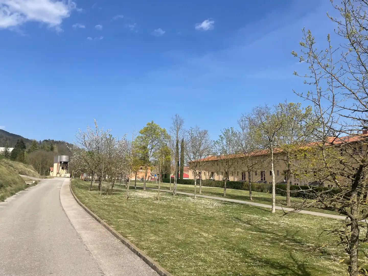 Vista exterior de Casa adosada en venta en Sant Joan de les Abadesses con Calefacción, Jardín privado y Trastero
