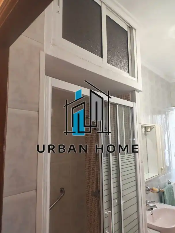 Außenansicht von Wohnung zum Verkauf in León Capital  mit Heizung und Terrasse