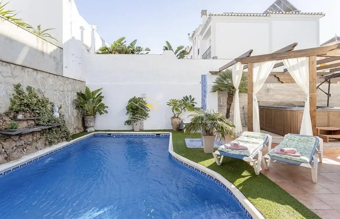 Piscina de Casa o chalet en venta en Nerja con Terraza, Piscina y Horno