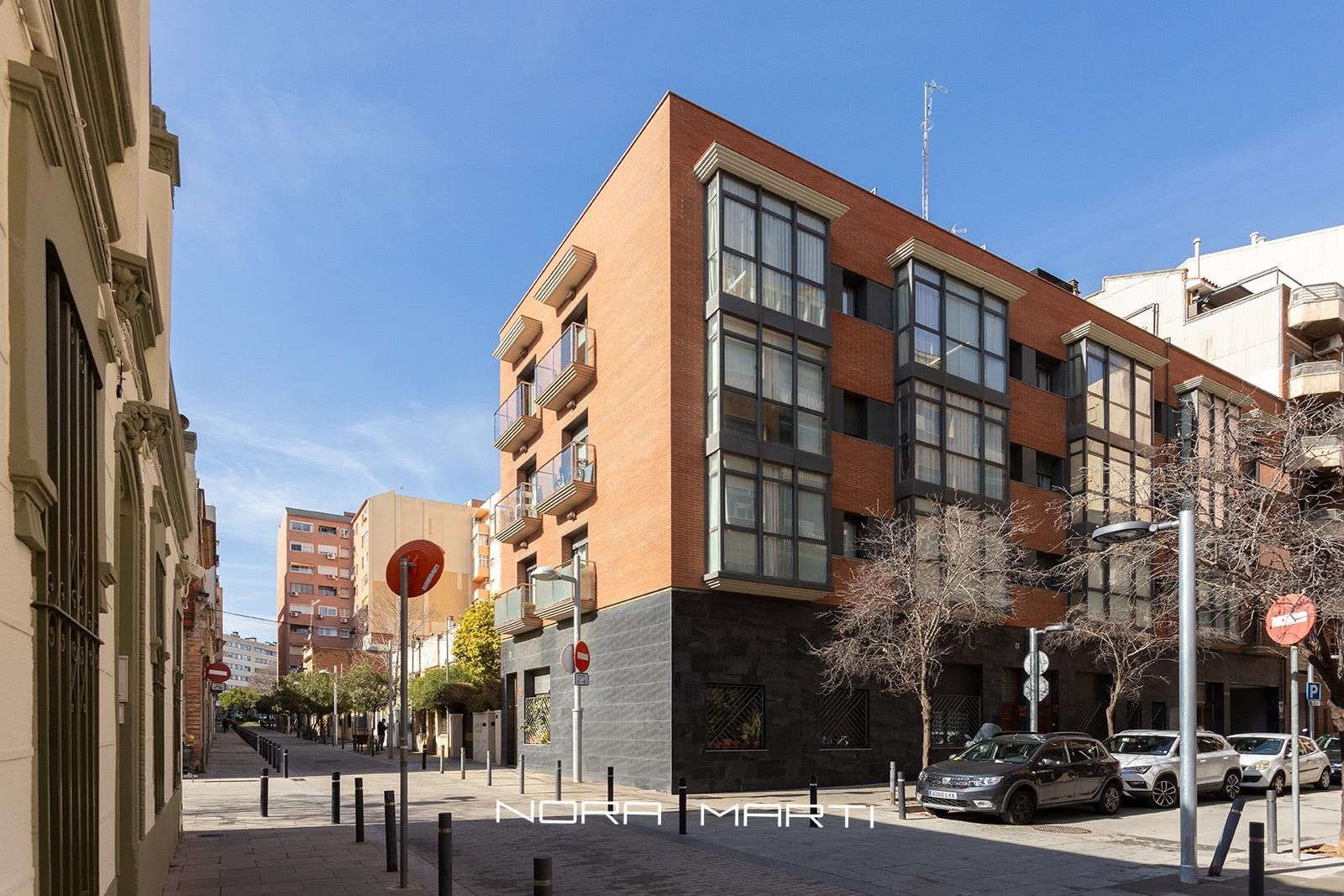 Exterior view of Planta baja for sale in  Barcelona Capital  with Air Conditioner, Parquet flooring and Terrace