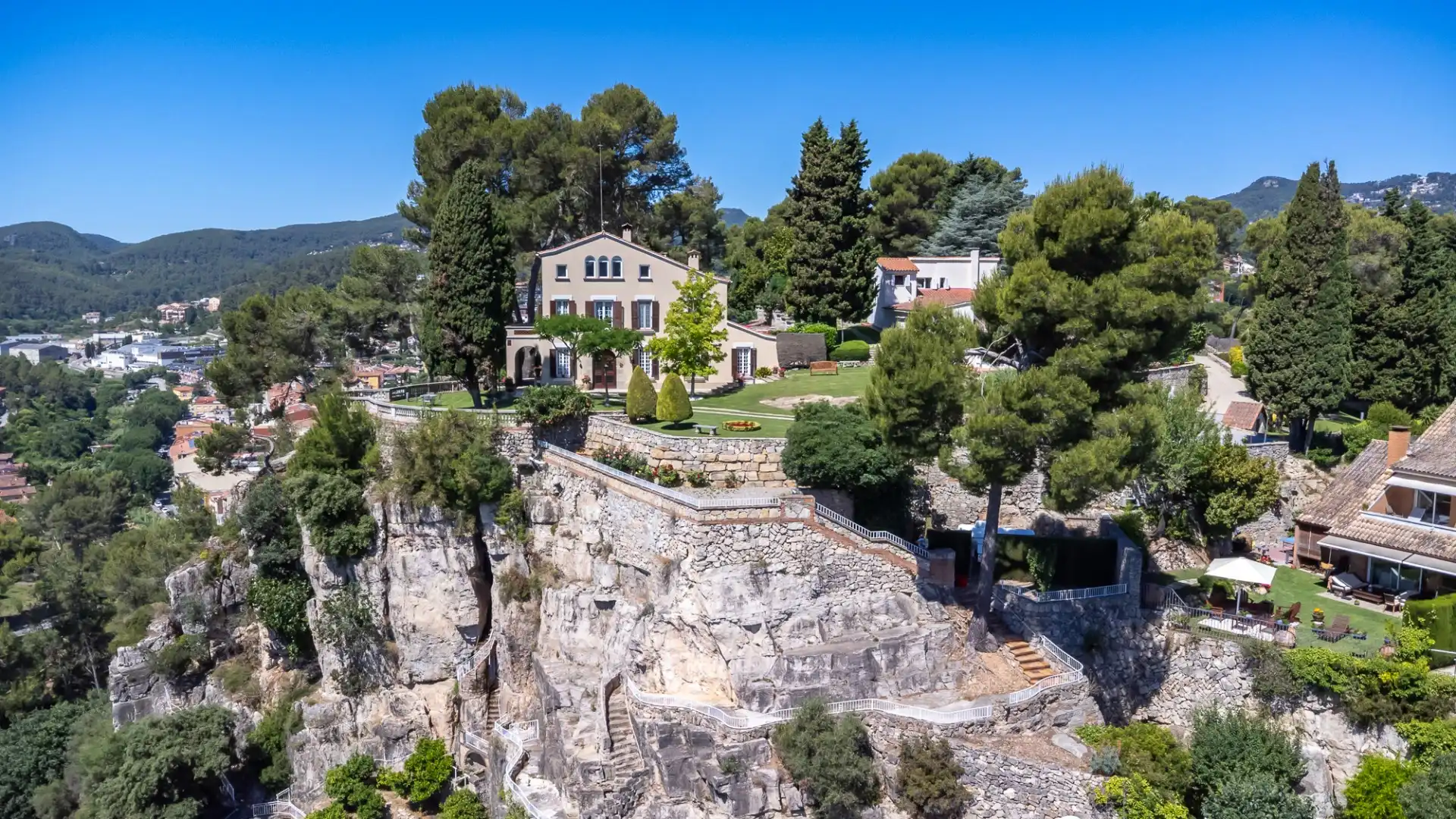 Vista exterior de Finca rústica en venda en Corbera de Llobregat amb Aire condicionat, Calefacció i Terrassa