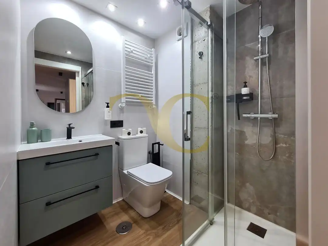 Badezimmer von Wohnung zur Miete in Oviedo  mit Heizung, Terrasse und Möbliert