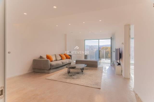 Piso en Venta en COBIAN ROFFICNAC, 18 en Zona de Plaza de Barcelos