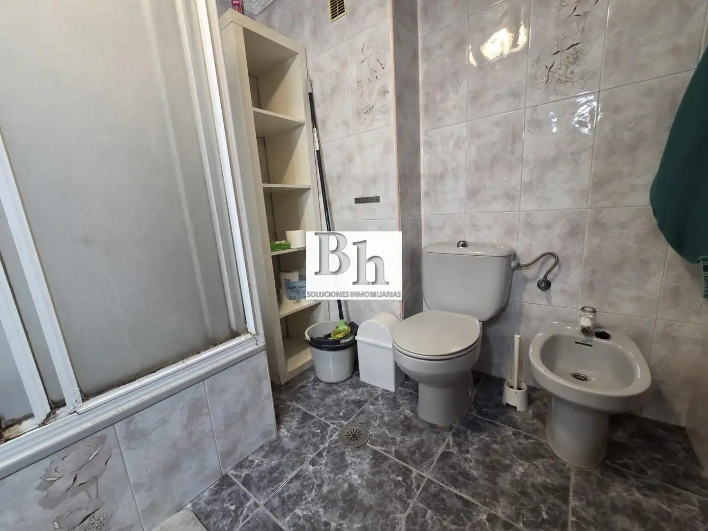 Baño de Piso de alquiler en Málaga con Terraza y Amueblado