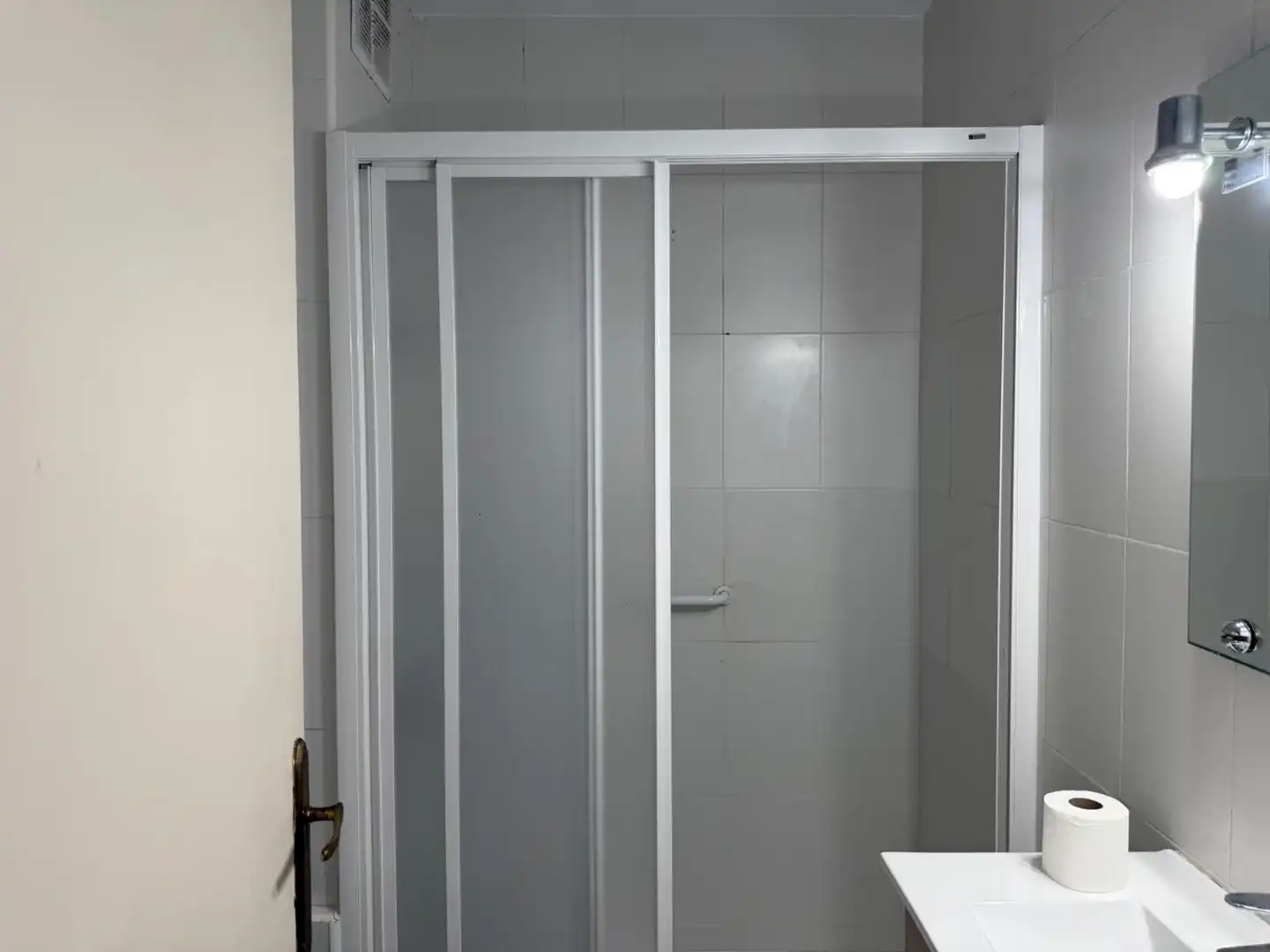 Bathroom of Ground floor for sale in Cerdanyola