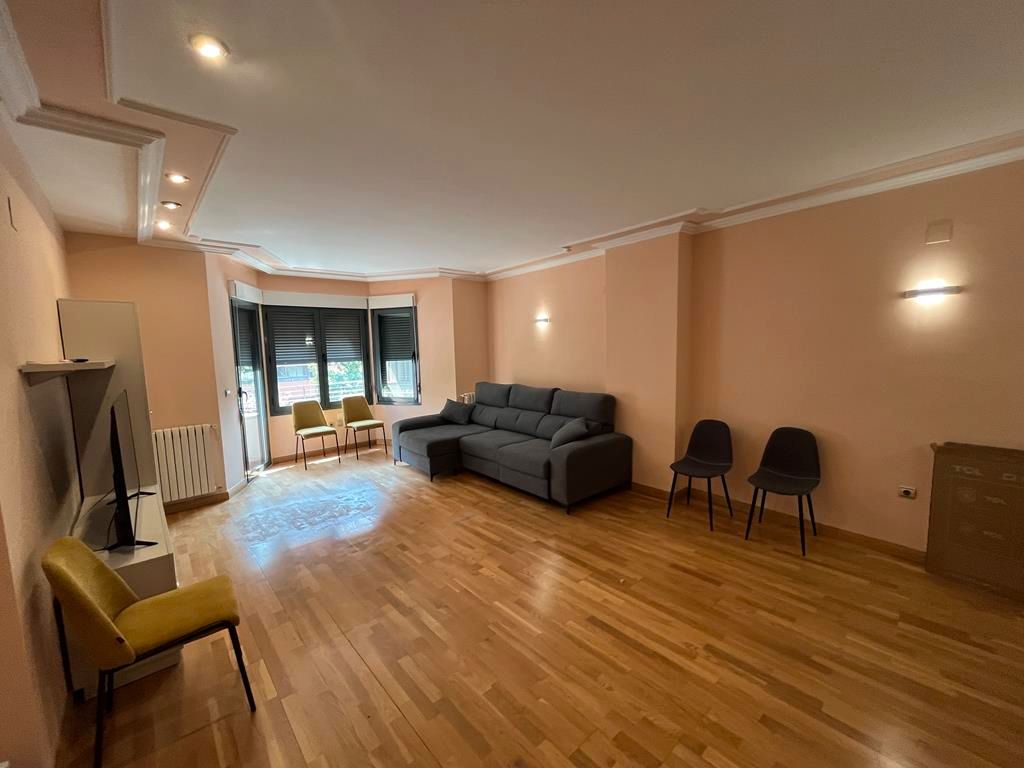 Living room of Flat to rent in  Albacete Capital  with Air Conditioner, Heating and Parquet flooring