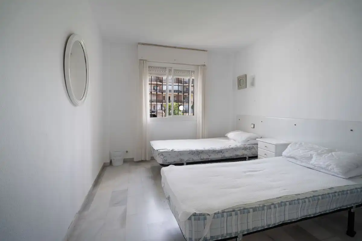Dormitori de Apartament en venda en Torremolinos amb Aire condicionat i Piscina comunitària