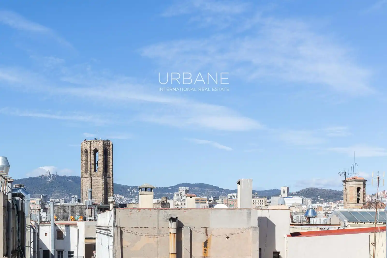 Vista exterior de Ático en venta en Barcelona con Calefacción, Terraza y Amueblado