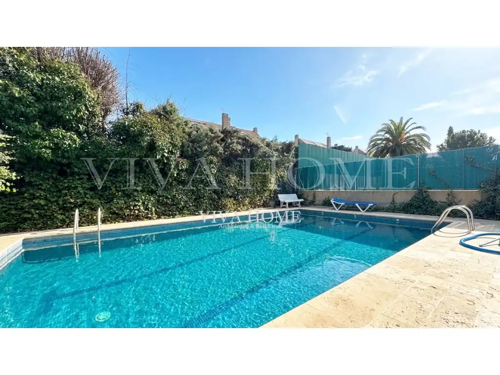 Piscina de Casa o xalet en venda en Urbanizaciones